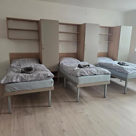 Ubytovna Levice Albergue *